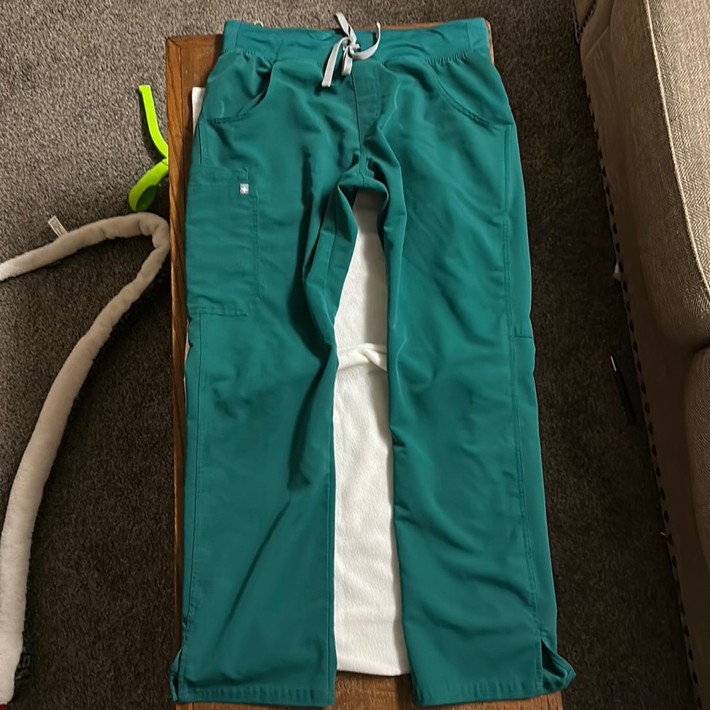 Figs Medium Kade Cargo Scrub Pants Hunter Green